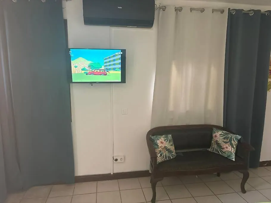 Appartement Piscine Proche Plage Sainte-Anne 0*,