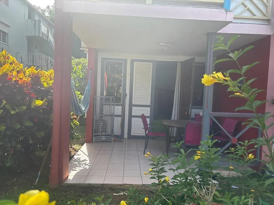 Appartement Piscine Proche Plage Sainte-Anne Apartment