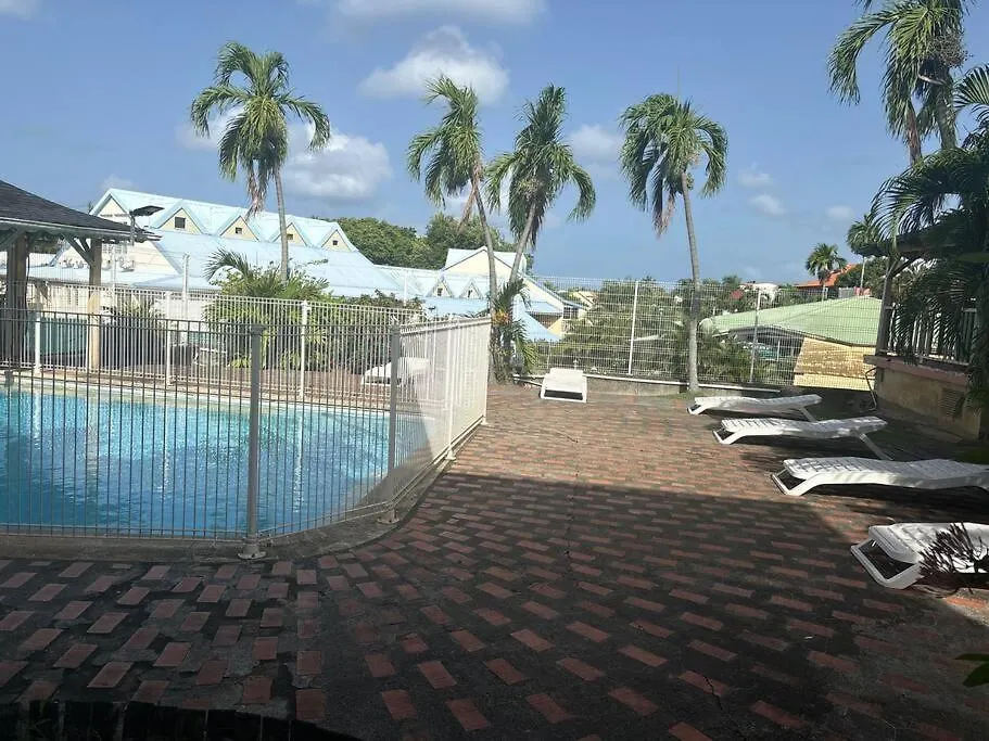 Appartement Piscine Proche Plage Sainte-Anne