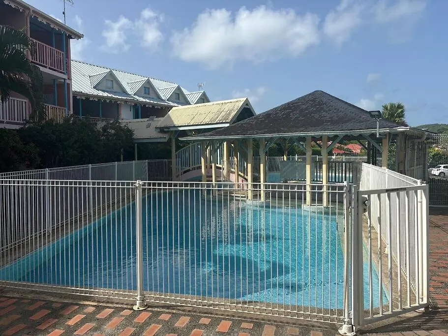 Appartement Piscine Proche Plage Sainte-Anne